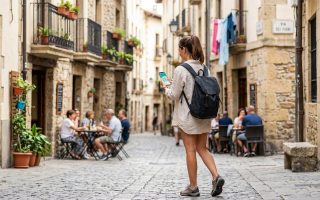 7 Essential Apps That Transform How You Navigate Foreign Cities Like a Local