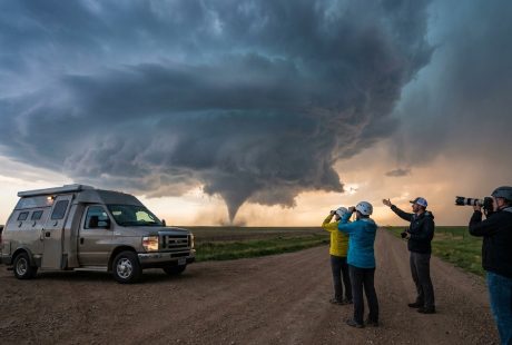 Is Storm Chasing Tourism Actually Safe? A First-Timer's Honest Experience